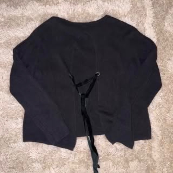 Group of 4 Sweaters (Abercrombie, American Eagle, & Other Stories - Picture 6 of 6